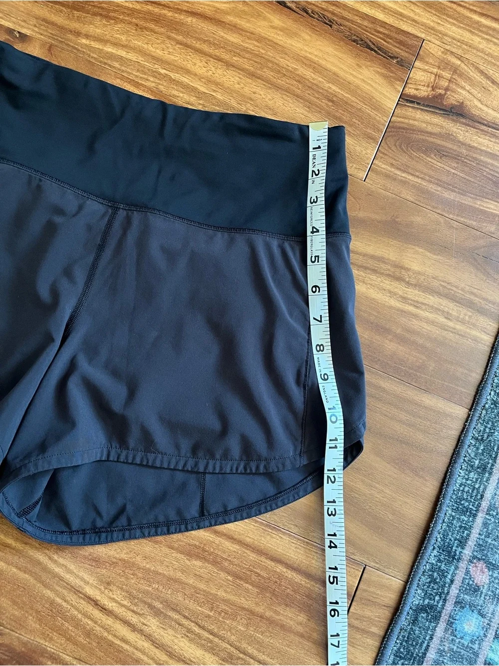 Lululemon Speed Up Shorts - Picture 7 of 8